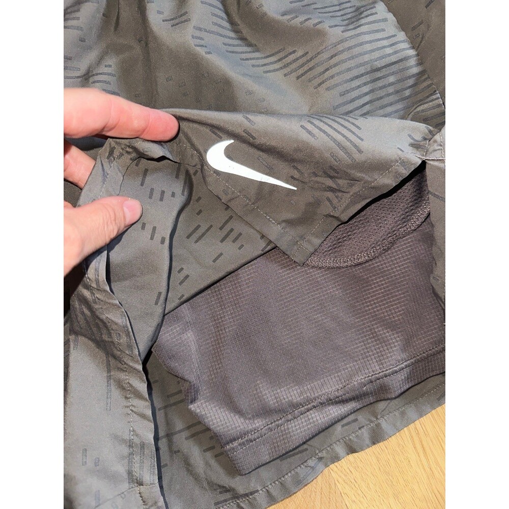 Nike men’s grey running shorts - Picture 3 of 4